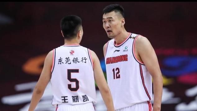 说话间，凯丽·维斯特就已经来到了两人面前。
